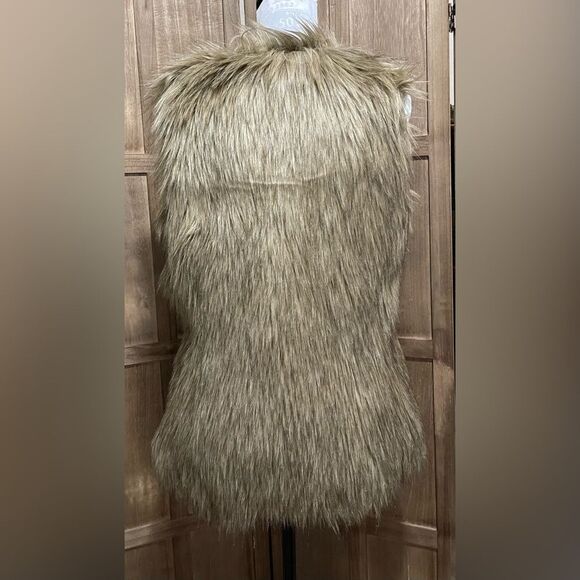Donna Salyers’ FABULOUS FURS (100% faux). - Picture 2 of 4